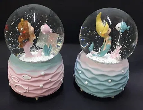 Işıklı Müzikli Kalpli Kız Model Kar Küresi 12 cm