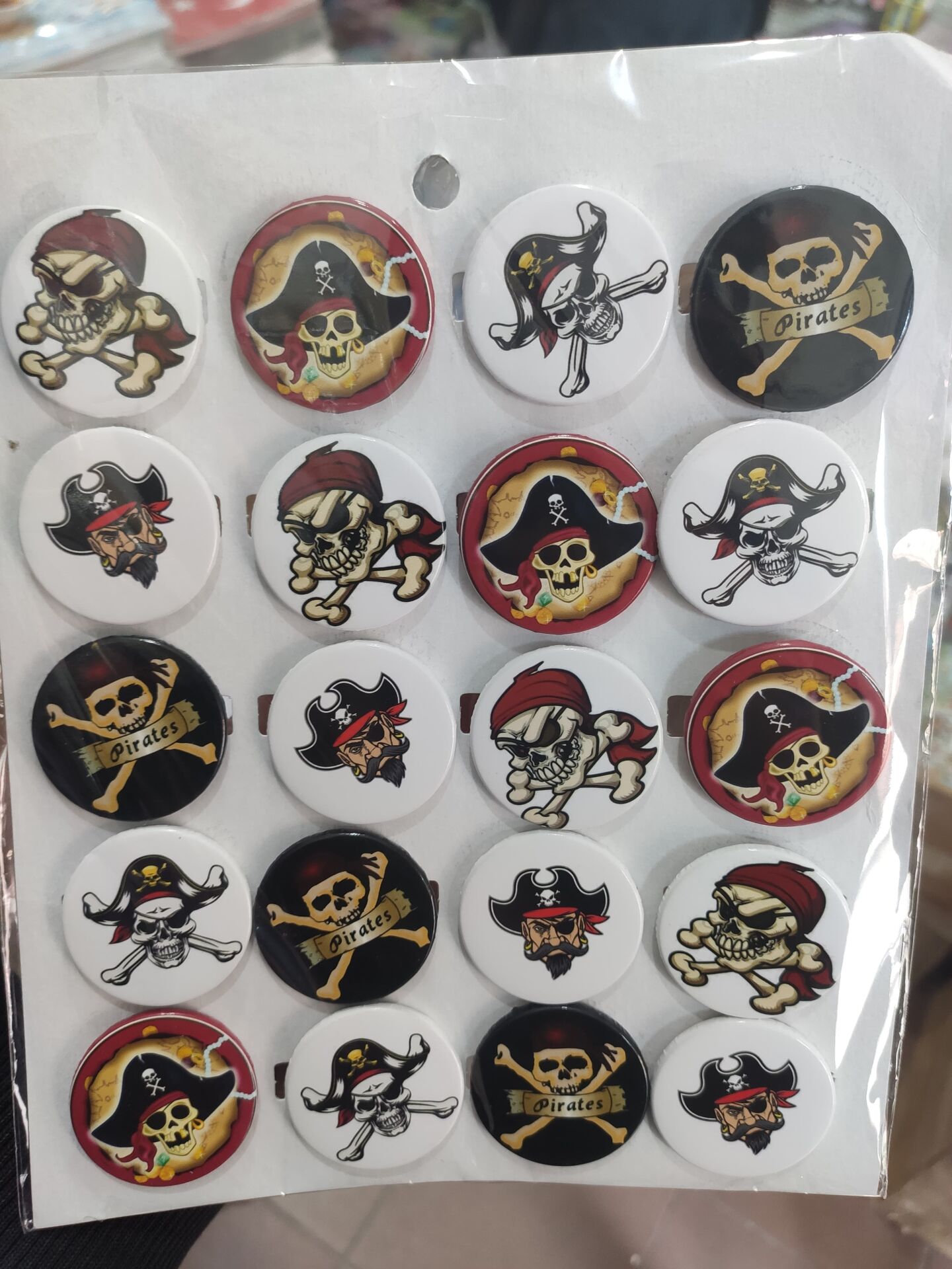 Toptan Pirates Rozeti